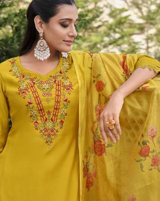 Floral Embroidered Sweetheart Neck Kurta With Salwar & Dupatta 4