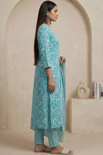 Women Ethnic Motifs Printed Regular Kurta with Trousers & With Dupatta