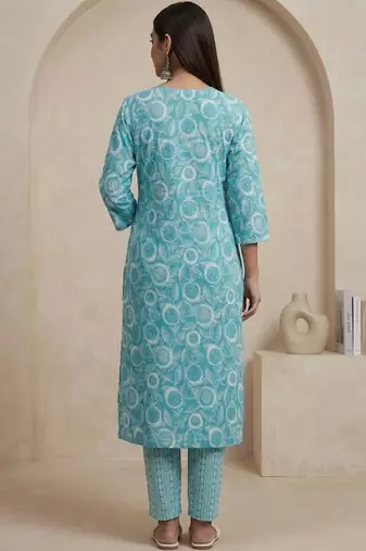 Women Ethnic Motifs Printed Regular Kurta with Trousers & With Dupatta
