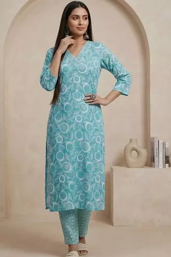 Women Ethnic Motifs Printed Regular Kurta with Trousers & With Dupatta