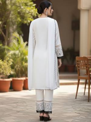 Women Floral Embroidered Regular Thread Work Kurta with Trousers & With Dupatta 4