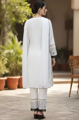 Women Floral Embroidered Regular Thread Work Kurta with Trousers & With Dupatta