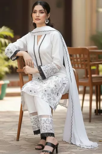 Women Floral Embroidered Regular Thread Work Kurta with Trousers & With Dupatta