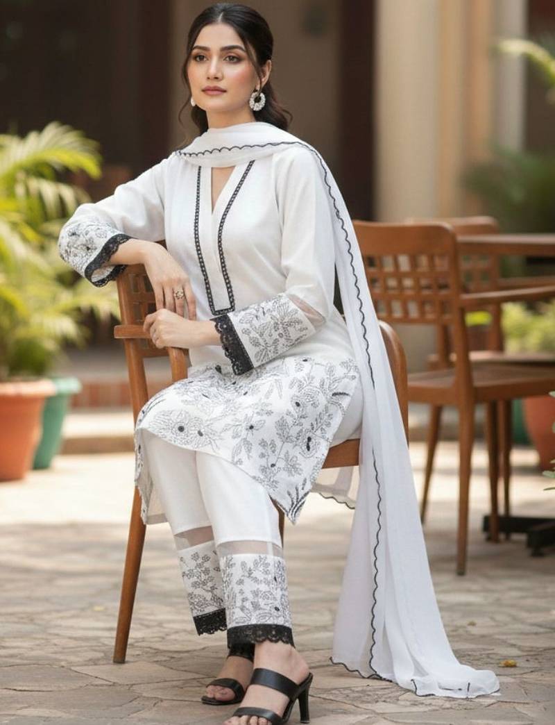 Women Floral Embroidered Regular Thread Work Kurta with Trousers & With Dupatta
