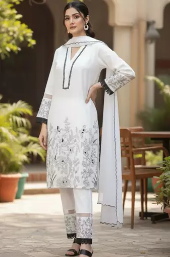 Women Floral Embroidered Regular Thread Work Kurta with Trousers & With Dupatta