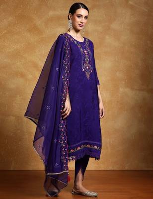 Women Floral Embroidered Regular Kurta with Dhoti Pants & With Dupatta 4