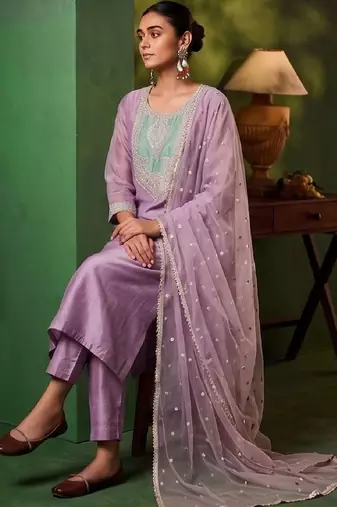 Women Ethnic Motifs Embroidered Regular Thread Work Kurta with Trousers & With Dupatta