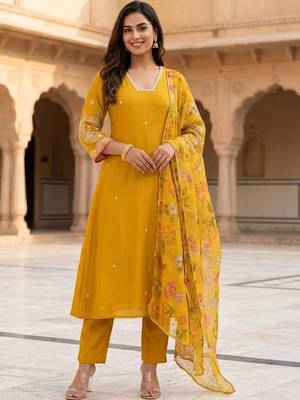 Women Floral Embroidered Regular Thread Work Kurta with Trousers & With Dupatta 1