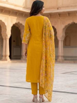 Women Floral Embroidered Regular Thread Work Kurta with Trousers & With Dupatta 3