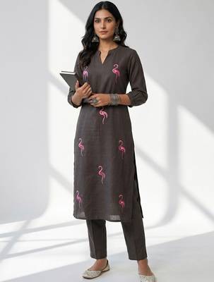 Ethnic Motifs Embroidered Regular Thread Work Kurta with Trousers 1