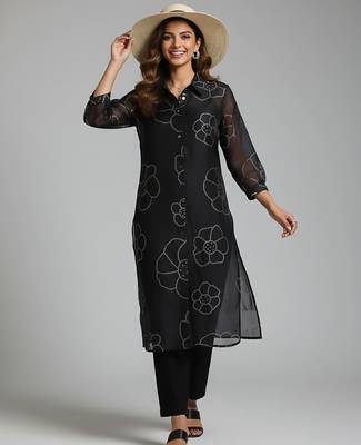 Women Bandhani Printed Kurta with Trousers 1
