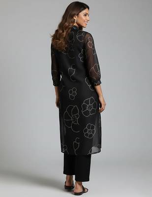 Women Bandhani Printed Kurta with Trousers 5