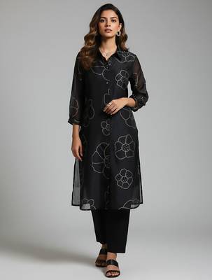 Women Bandhani Printed Kurta with Trousers 6