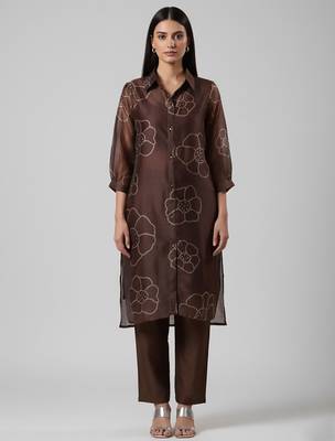 Women Bandhani Printed Regular Chanderi Silk Kurta with Trousers 1