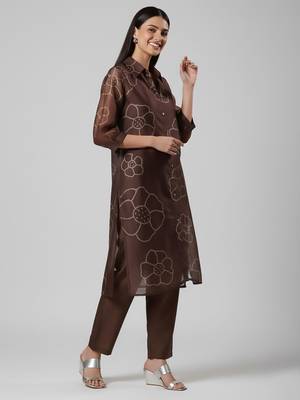 Women Bandhani Printed Regular Chanderi Silk Kurta with Trousers 3