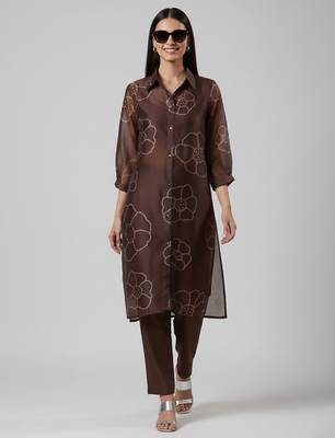 Women Bandhani Printed Regular Chanderi Silk Kurta with Trousers 5