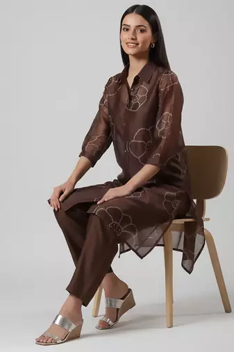 Women Bandhani Printed Regular Chanderi Silk Kurta with Trousers