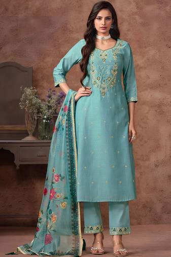 Women Floral Embroidered Regular Kurta with Trousers & With Dupatta