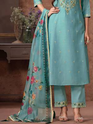 Women Floral Embroidered Regular Kurta with Trousers & With Dupatta 2