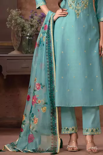 Women Floral Embroidered Regular Kurta with Trousers & With Dupatta
