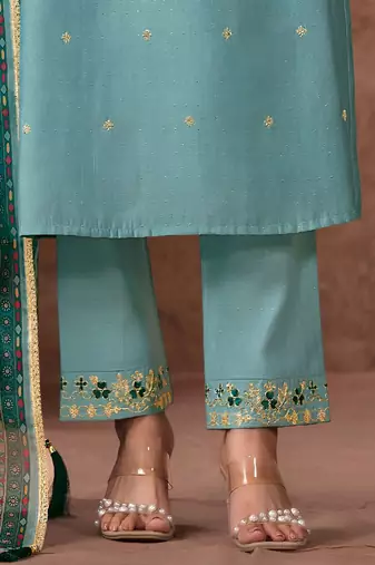 Women Floral Embroidered Regular Kurta with Trousers & With Dupatta