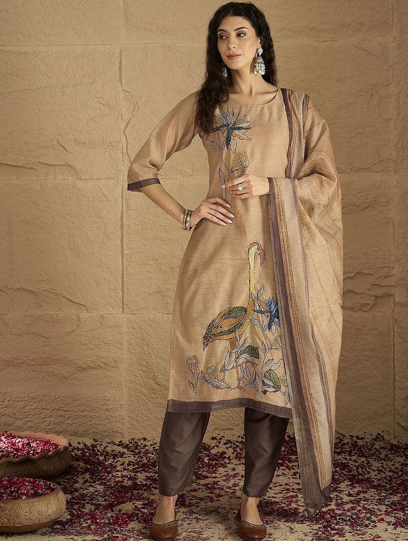 Women Floral Embroidered Regular Thread Work Kurta with Trousers & With Dupatta
