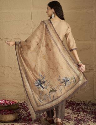 Women Floral Embroidered Regular Thread Work Kurta with Trousers & With Dupatta 5