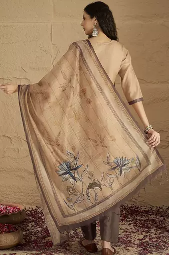 Women Floral Embroidered Regular Thread Work Kurta with Trousers & With Dupatta