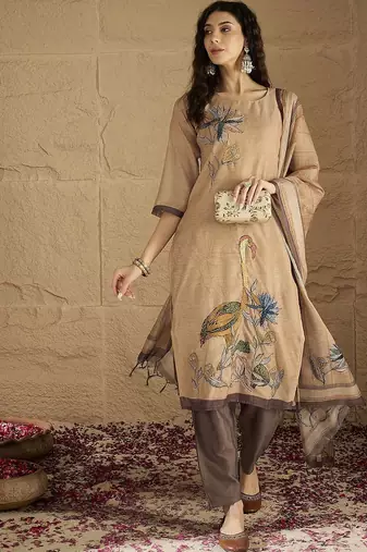 Women Floral Embroidered Regular Thread Work Kurta with Trousers & With Dupatta
