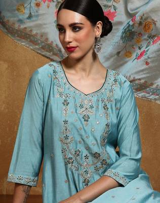 Women Floral Embroidered Regular Thread Work Kurta with Trousers & With Dupatta 2