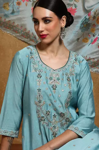Women Floral Embroidered Regular Thread Work Kurta with Trousers & With Dupatta