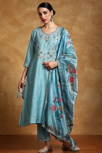 Women Floral Embroidered Regular Thread Work Kurta with Trousers & With Dupatta