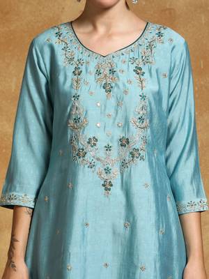 Women Floral Embroidered Regular Thread Work Kurta with Trousers & With Dupatta 3