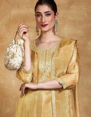 Women Floral Yoke Design Kurta with Trousers & Dupatta 2