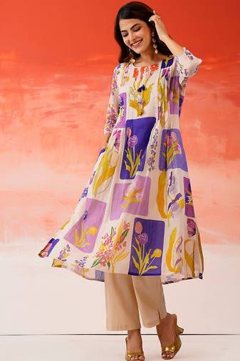 Women Floral Printed Regular Kurta with Trousers