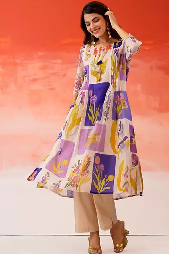 Women Floral Printed Regular Kurta with Trousers