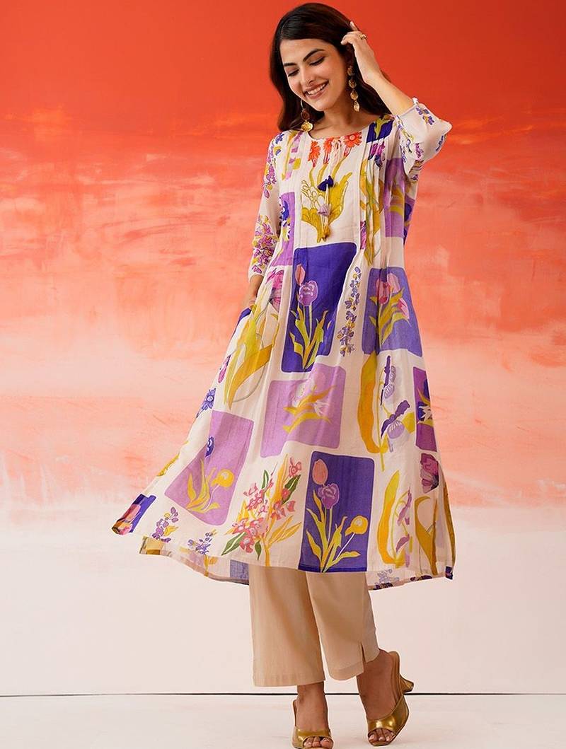 Women Floral Printed Regular Kurta with Trousers