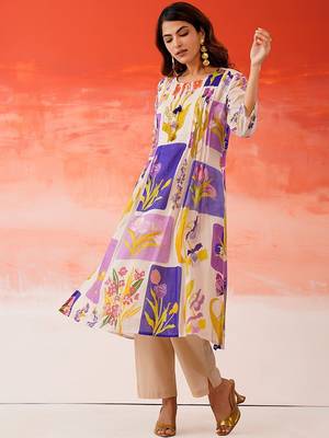 Women Floral Printed Regular Kurta with Trousers 2