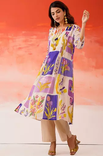 Women Floral Printed Regular Kurta with Trousers