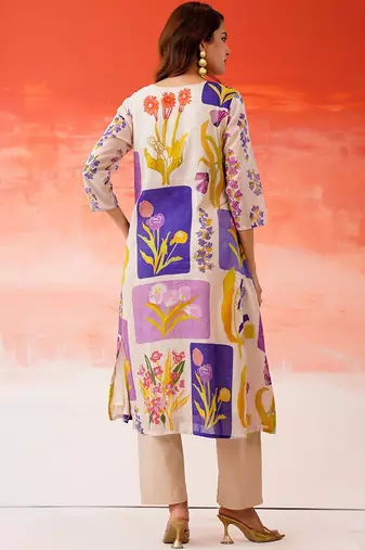 Women Floral Printed Regular Kurta with Trousers