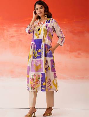 Women Floral Printed Regular Kurta with Trousers 6