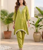 Women Regular Thread Work Kurta with Trousers