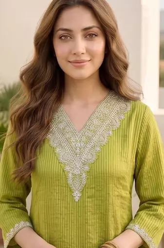 Women Regular Thread Work Kurta with Trousers