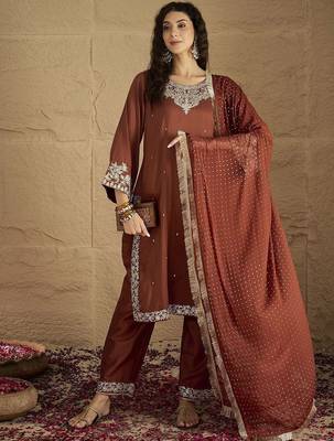 Women Floral Printed Kurta with Trousers & Dupatta 6