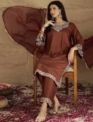 Women Floral Printed Kurta with Trousers & Dupatta 7