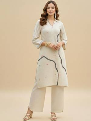 Women Printed Regular Kurta with Palazzos 1