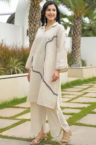 Off-White Kurta And Palazzo Set Featuring Textured Checks And Contemporary Abstract Embroidery