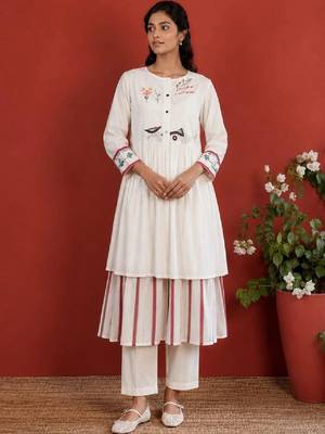 Women Tiered Kurta with Trousers 1