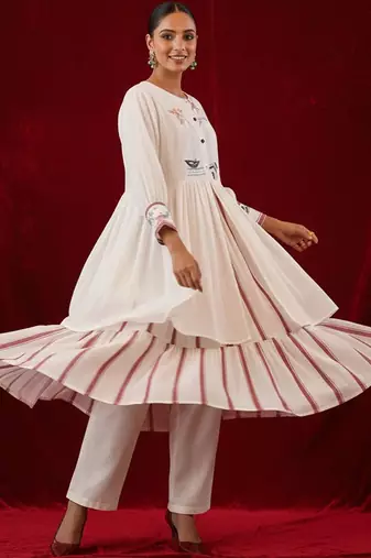 Women Tiered Kurta with Trousers