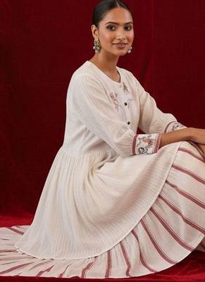 Women Tiered Kurta with Trousers 6